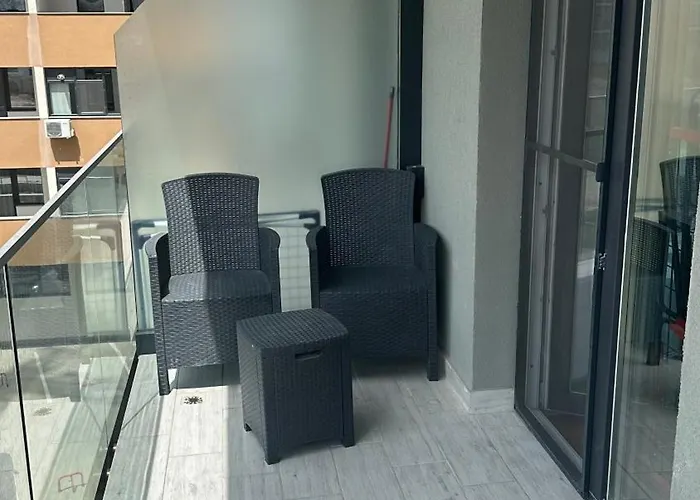 Kira - Signature Promenada *