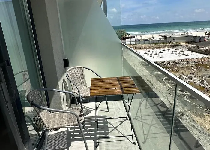 Kira - Signature Promenada