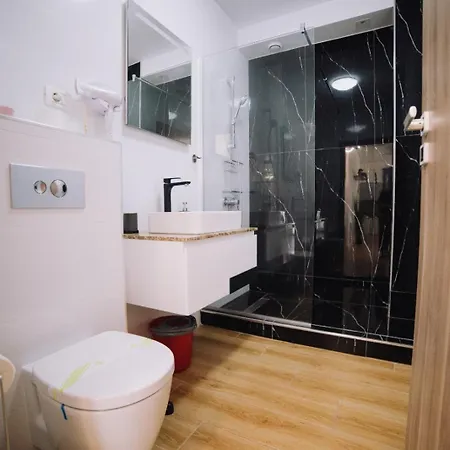 Kira - Signature Promenada * Navodari